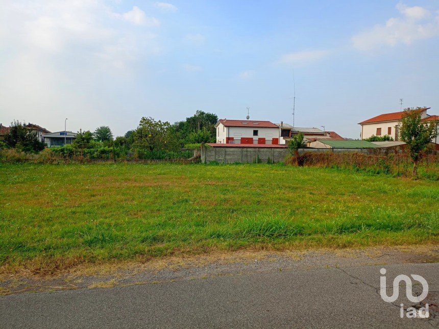 Land of 606 m² in Seregno (20831)