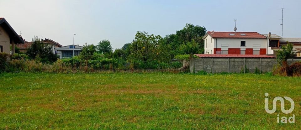 Land of 606 m² in Seregno (20831)