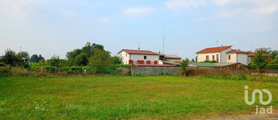 Terreno di 606 m² in Seregno (20831)