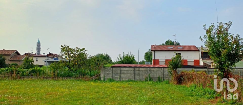 Terreno di 606 m² in Seregno (20831)