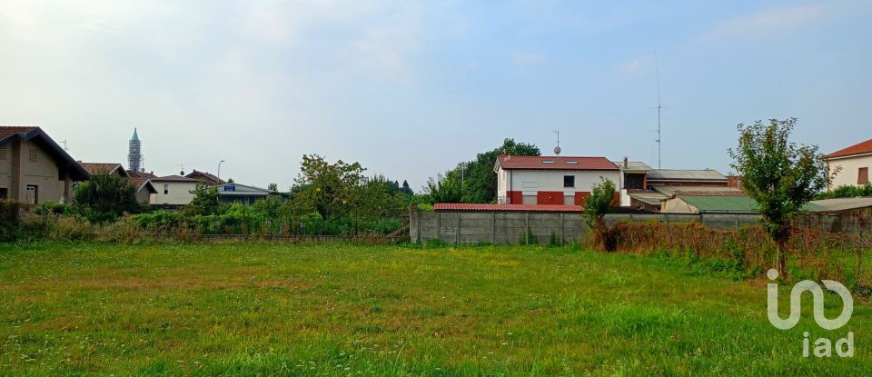 Land of 606 m² in Seregno (20831)