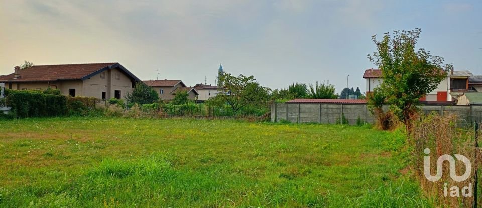 Terreno di 606 m² in Seregno (20831)