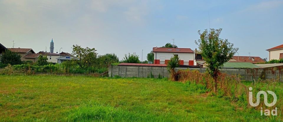 Land of 606 m² in Seregno (20831)