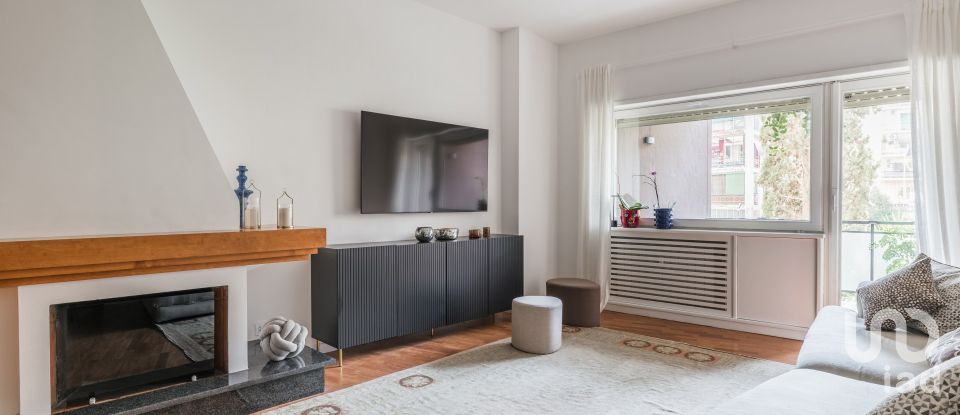 Three-room apartment of 145 m² in Roma (00152)