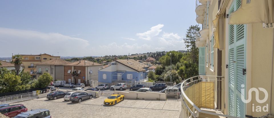 Hotel 3 rooms of 72 m² in Numana (60026)