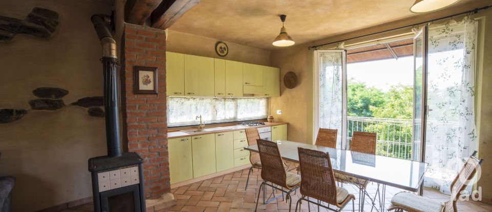 Casa indipendente 6 locali di 131 m² in Ceranesi (16014)