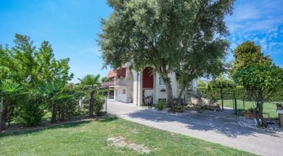 Farm 5 rooms of 295 m² in Ostellato (44020)