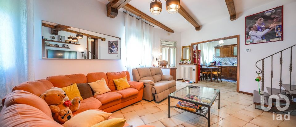 Farm 5 rooms of 295 m² in Ostellato (44020)