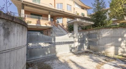 Villa Bifamiliare 0 locali di 285 m² a Osimo (60027)