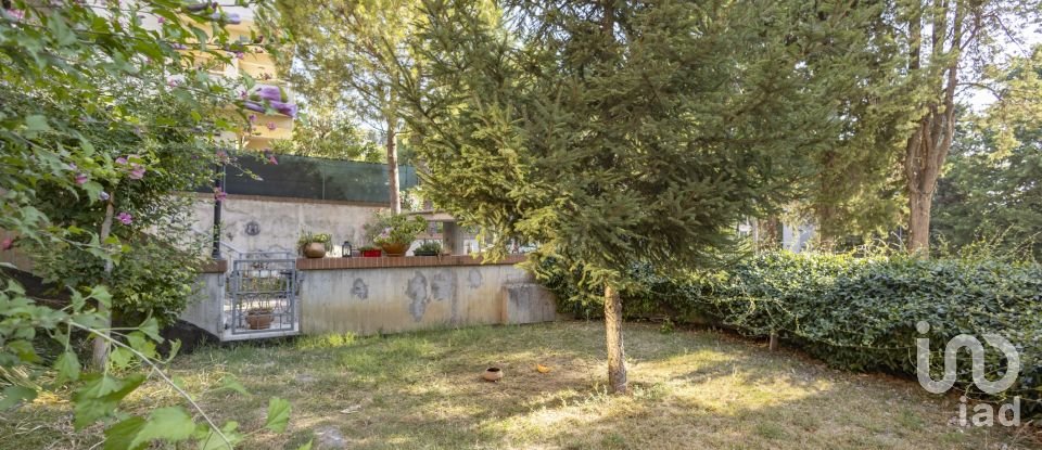 Villa Bifamiliare 0 locali di 285 m² a Osimo (60027)