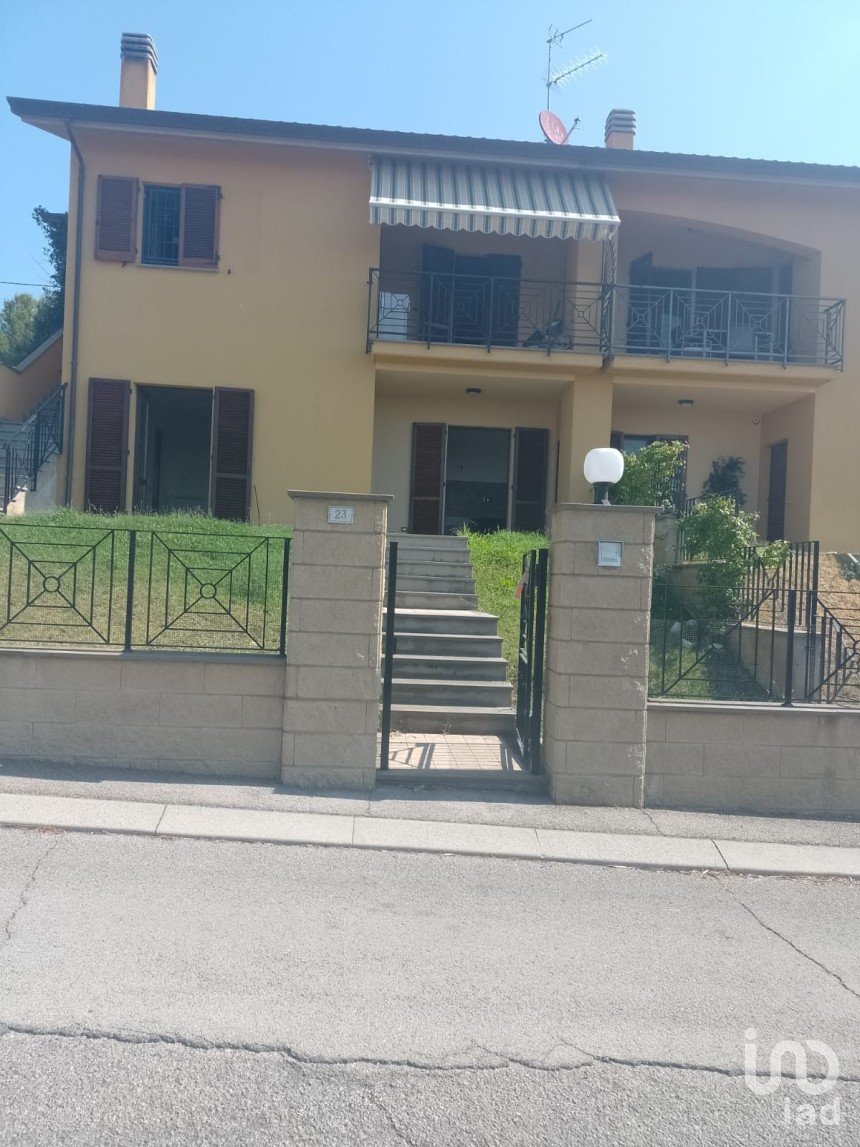 Appartamento 6 locali di 165 m² a Passignano sul Trasimeno (06065)