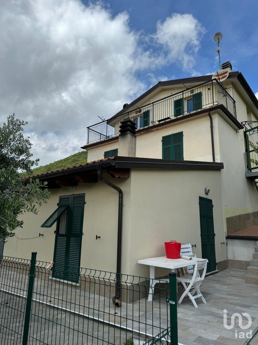 Casa indipendente 13 locali di 300 m² in Varazze (17019)