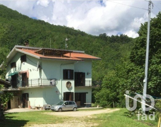 Casa 14 locali di 500 m² in Isola del Gran Sasso d'Italia (64045)