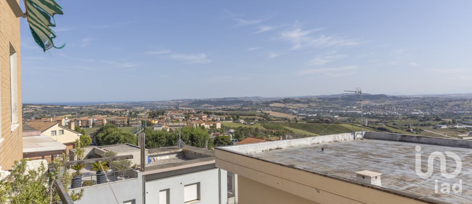 Appartamento 7 locali di 120 m² a Camerano (60021)