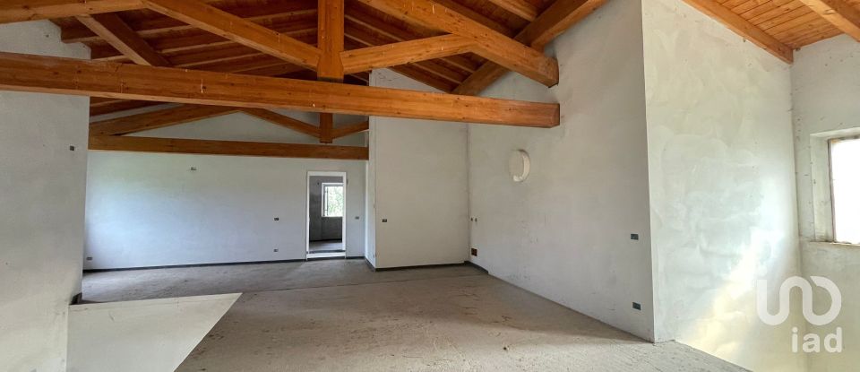 Farm 16 rooms of 440 m² in Ponti sul Mincio (46040)