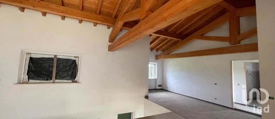 Farm 16 rooms of 440 m² in Ponti sul Mincio (46040)