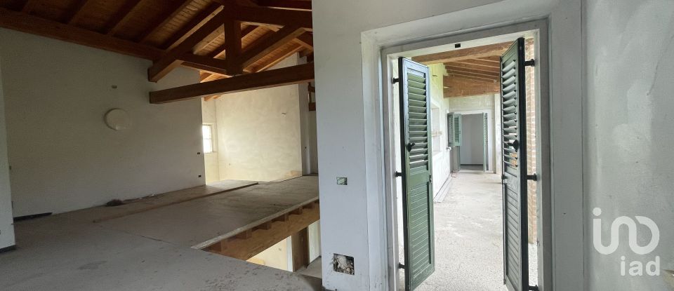 Farm 16 rooms of 440 m² in Ponti sul Mincio (46040)