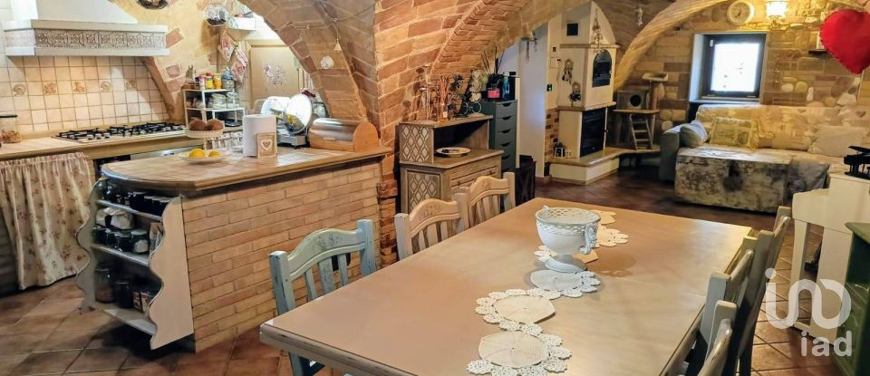 Farm 6 rooms of 165 m² in Rosciano (65020)