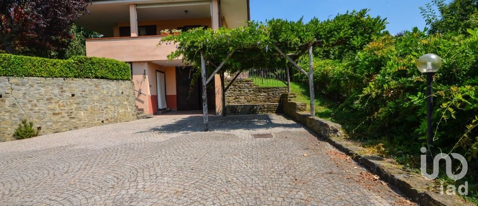 Casa indipendente 11 locali di 300 m² in Cengio (17056)