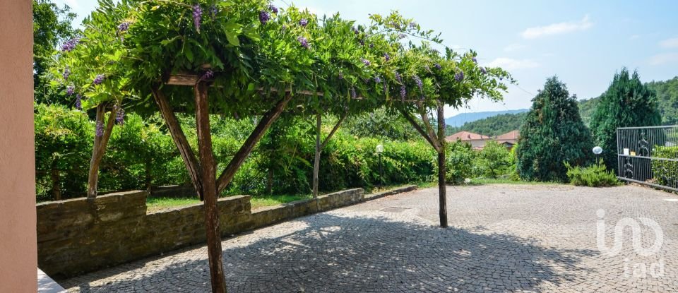 Casa indipendente 11 locali di 300 m² in Cengio (17056)