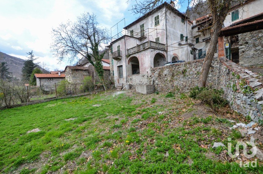 Village house 11 rooms of 235 m² in Murialdo (17013)