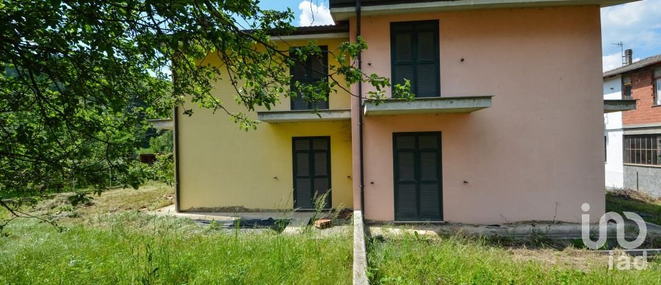 Villa Bifamiliare 10 locali di 200 m² in Millesimo (17017)