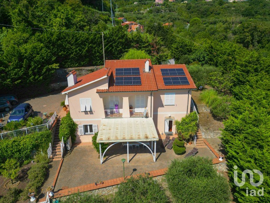 Casa indipendente 10 locali di 336 m² in Noli (17026)