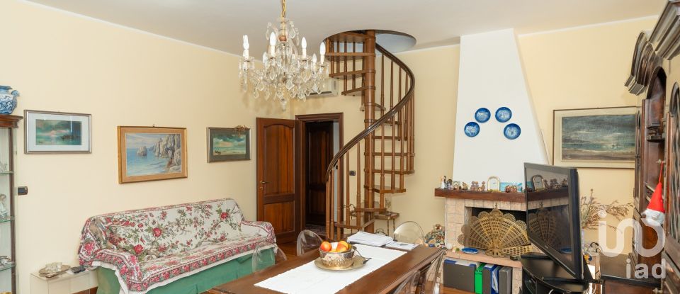 Town house 10 rooms of 336 m² in Noli (17026)