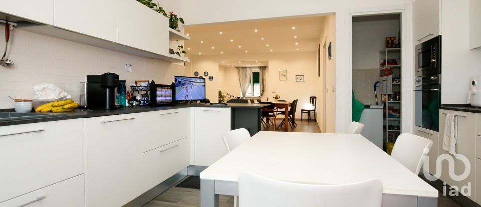 Apartment 10 rooms of 200 m² in Genova (16149)