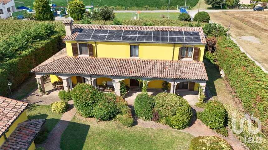 Casa indipendente 8 locali di 360 m² in Codigoro (44021)