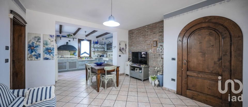 Casa indipendente 8 locali di 360 m² in Codigoro (44021)