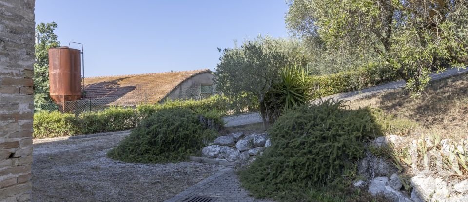 Farm 6 rooms of 280 m² in Montefano (62010)