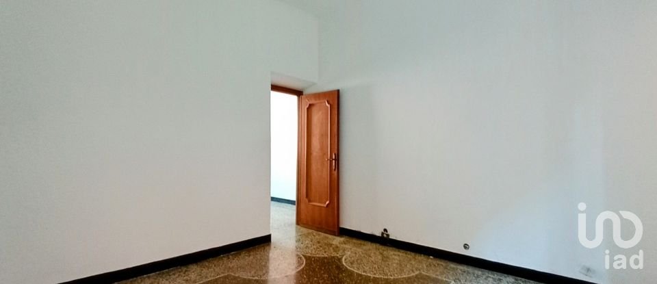 Four-room apartment of 72 m² in Genova (16162)