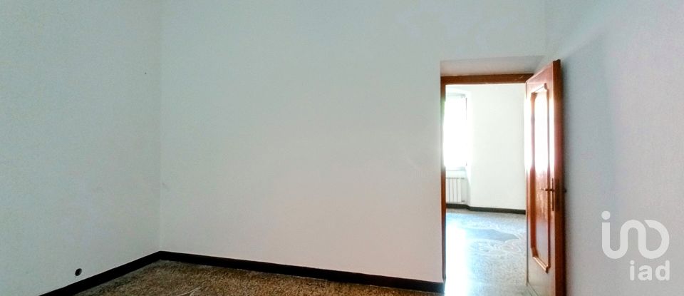 Four-room apartment of 72 m² in Genova (16162)