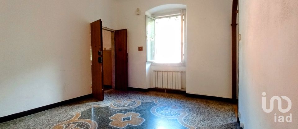 Four-room apartment of 72 m² in Genova (16162)