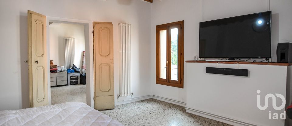 Villa Bifamiliare 4 locali di 343 m² in Cento (44042)