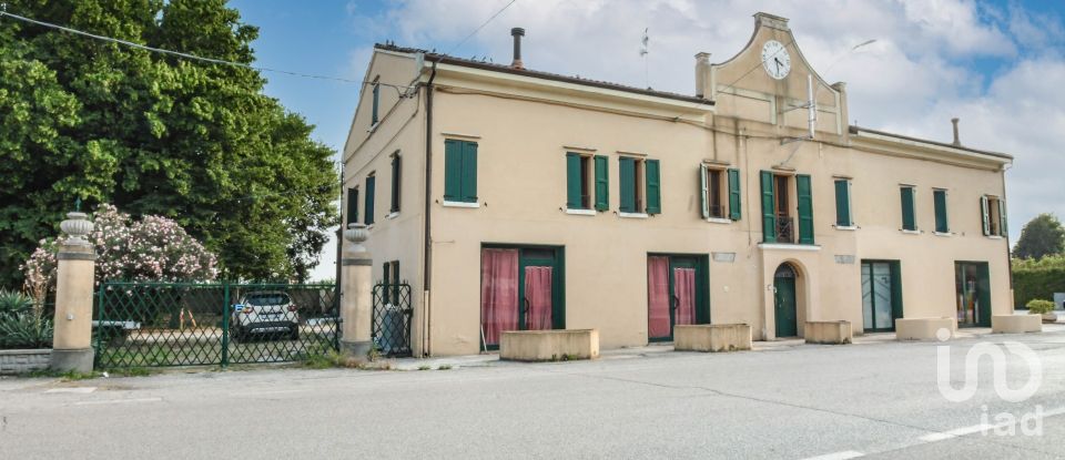 Villa Bifamiliare 4 locali di 343 m² in Cento (44042)