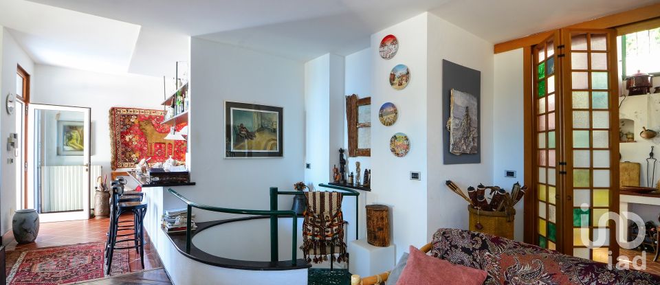 Villa 9 locali di 280 m² in Noli (17026)