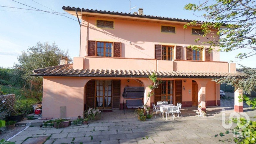 Villa Bifamiliare 14 locali di 330 m² in Mosciano Sant'Angelo (64023)