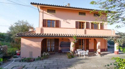 Villa Bifamiliare 14 locali di 330 m² in Mosciano Sant'Angelo (64023)