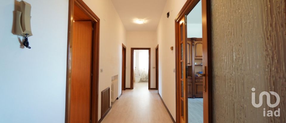 Villa Bifamiliare 14 locali di 330 m² in Mosciano Sant'Angelo (64023)