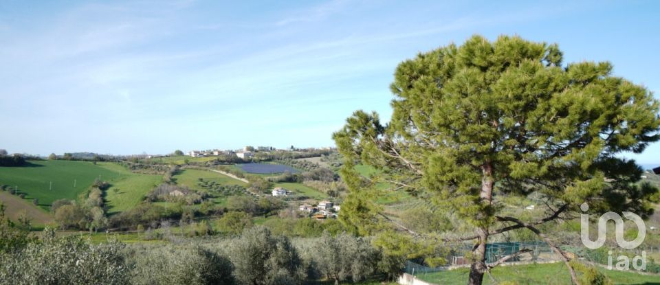 Villa Bifamiliare 14 locali di 330 m² in Mosciano Sant'Angelo (64023)