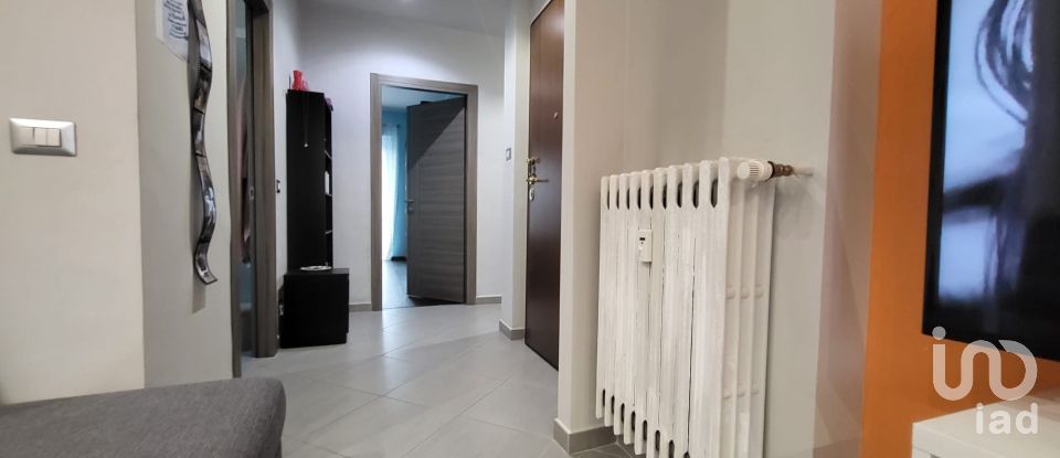 Three-room apartment of 77 m² in Torino (10137)