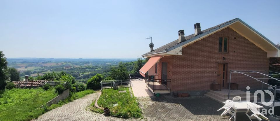 Farm 6 rooms of 300 m² in San Damiano d'Asti (14015)