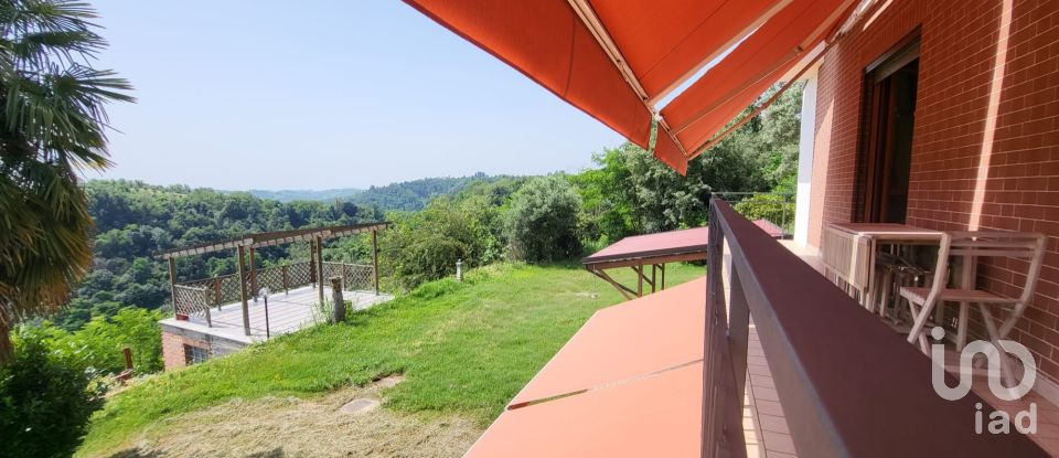 Farm 6 rooms of 300 m² in San Damiano d'Asti (14015)