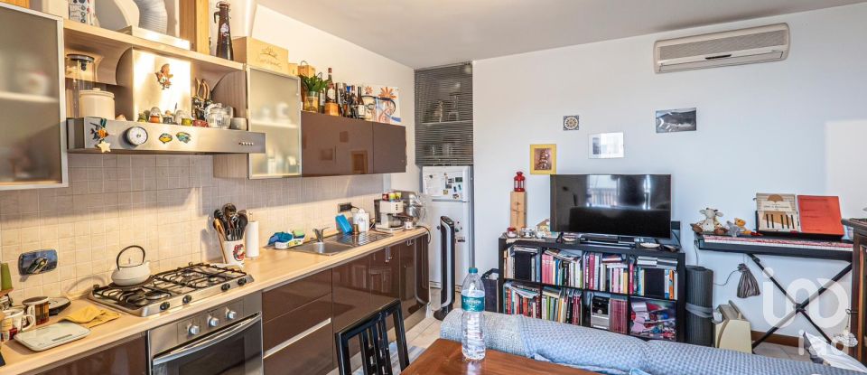 Two-room apartment of 56 m² in Genova (16148)