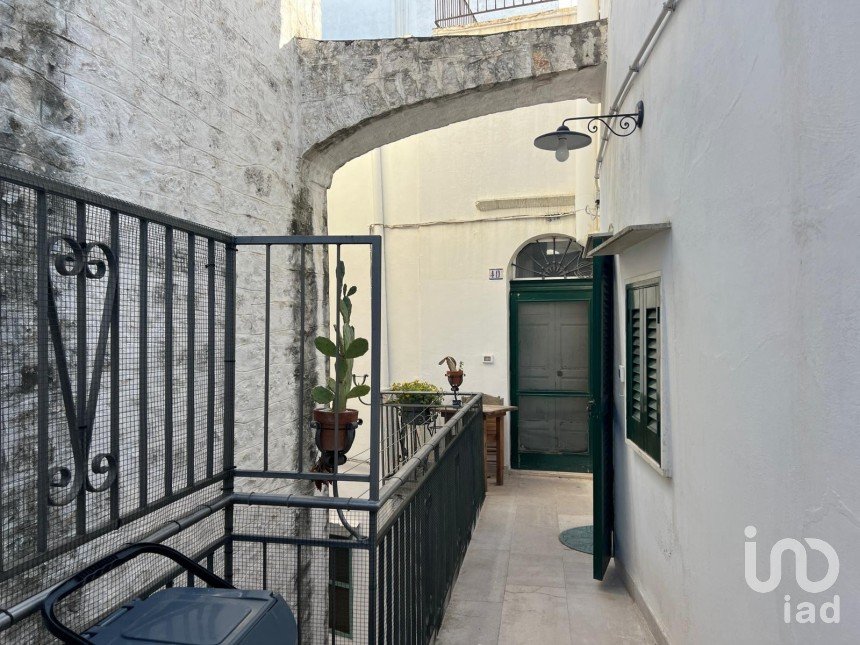 Town house 4 rooms of 180 m² in Cisternino (72014)