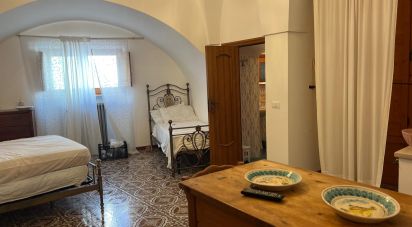 Town house 4 rooms of 180 m² in Cisternino (72014)