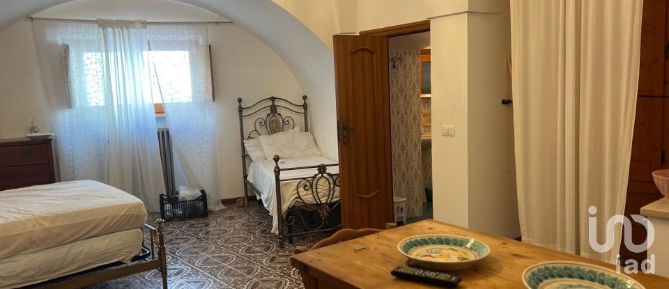 Town house 4 rooms of 180 m² in Cisternino (72014)