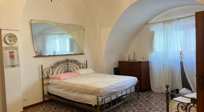 Town house 4 rooms of 180 m² in Cisternino (72014)